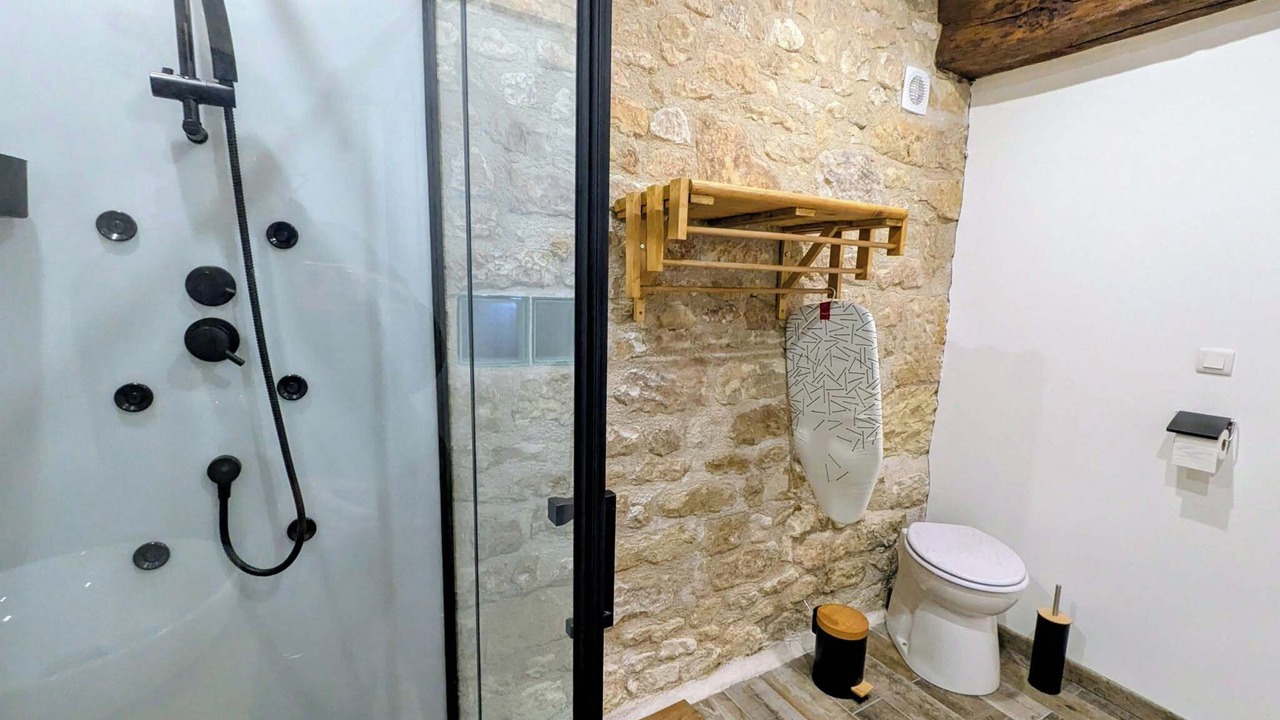 Photo of Bathroom in Loudun