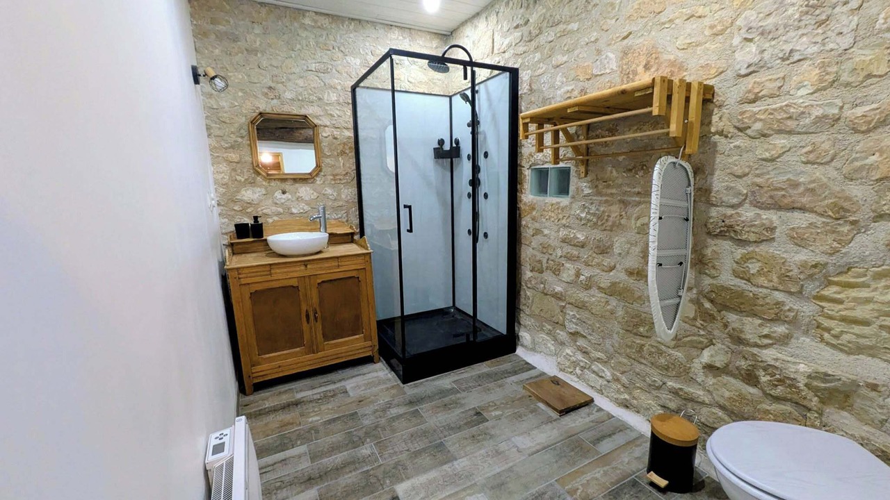 Photo of Bathroom in Loudun