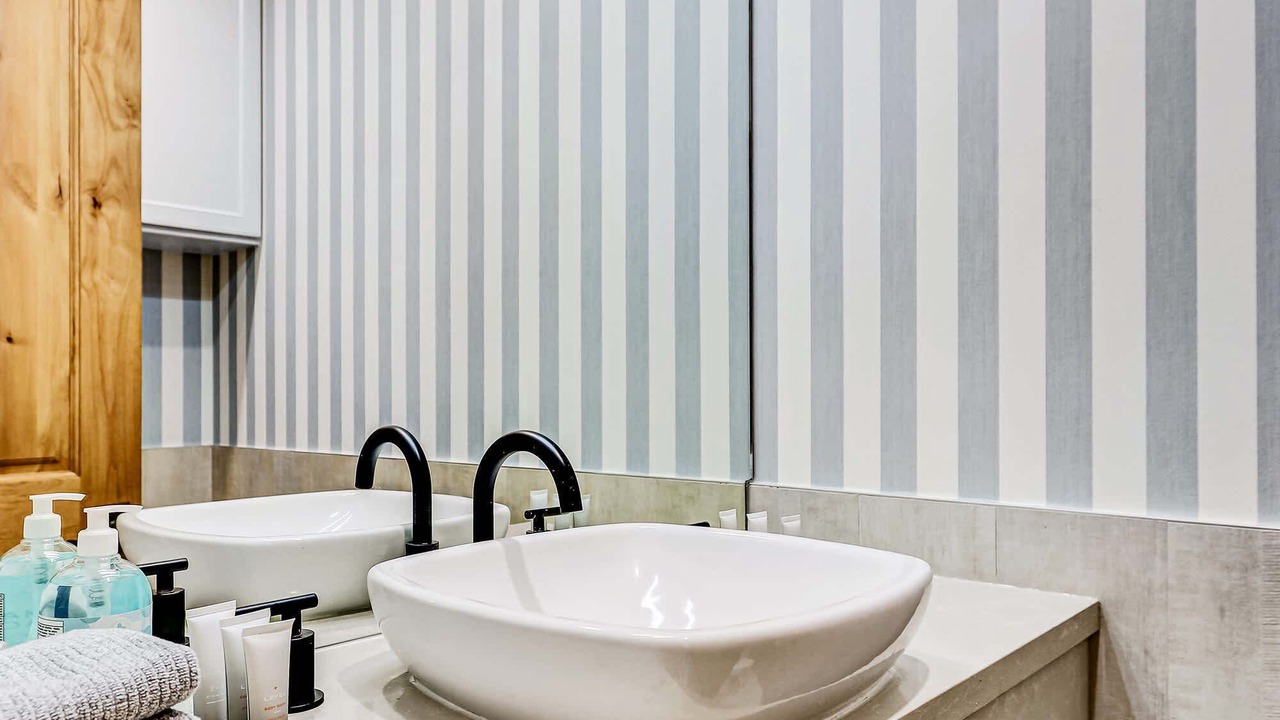 Photo of Bathroom in Los Angeles