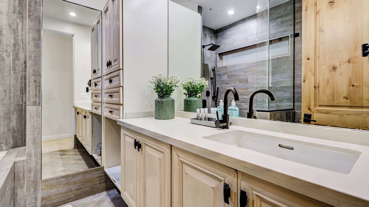 Photo of Bathroom in Los Angeles