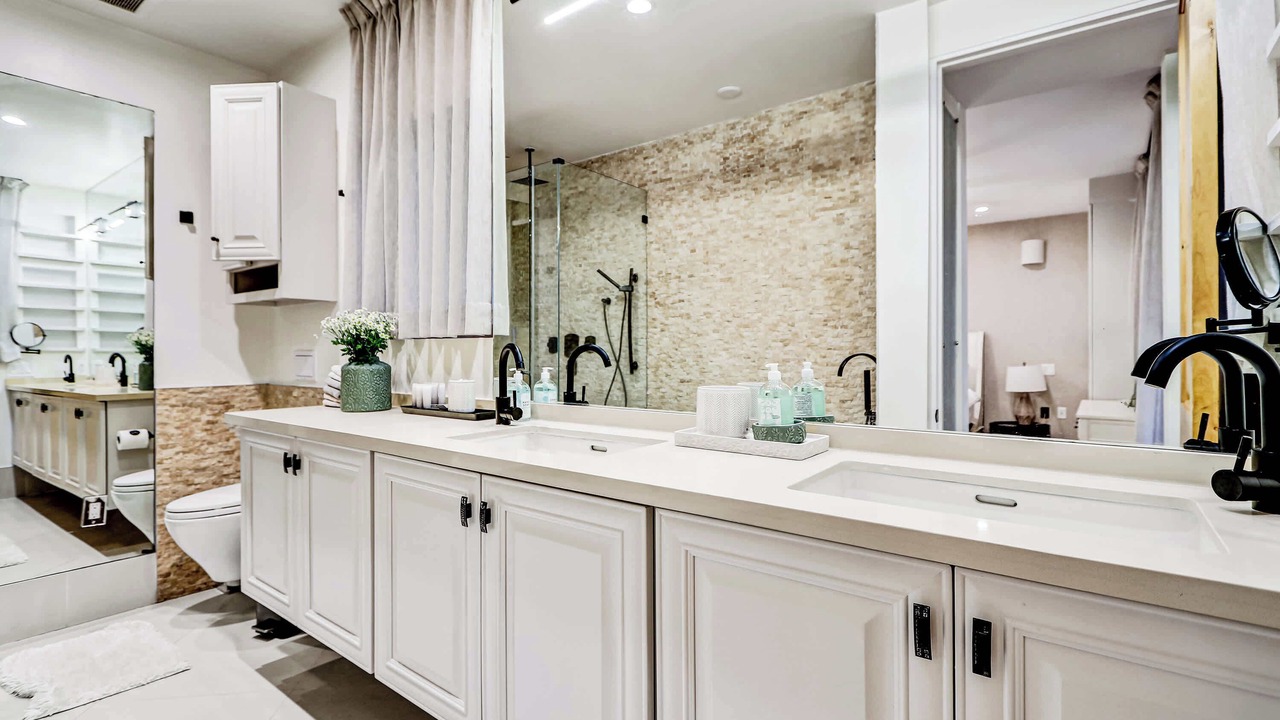 Photo of Bathroom in Los Angeles
