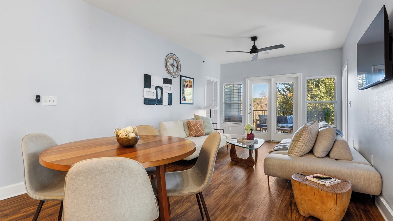 Photo of Livingroom in East Riverside - Oltorf