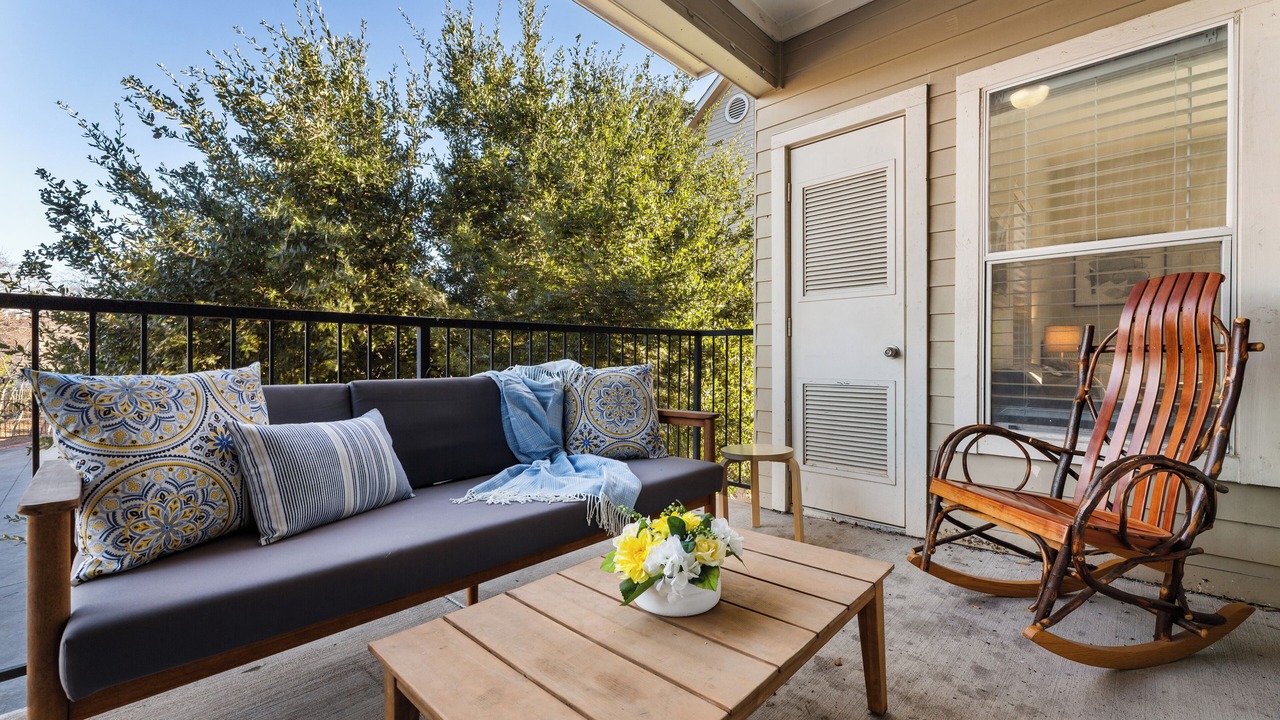 Photo of Livingroom in East Riverside - Oltorf