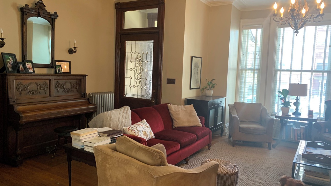 Photo of Livingroom in East Hyde Park