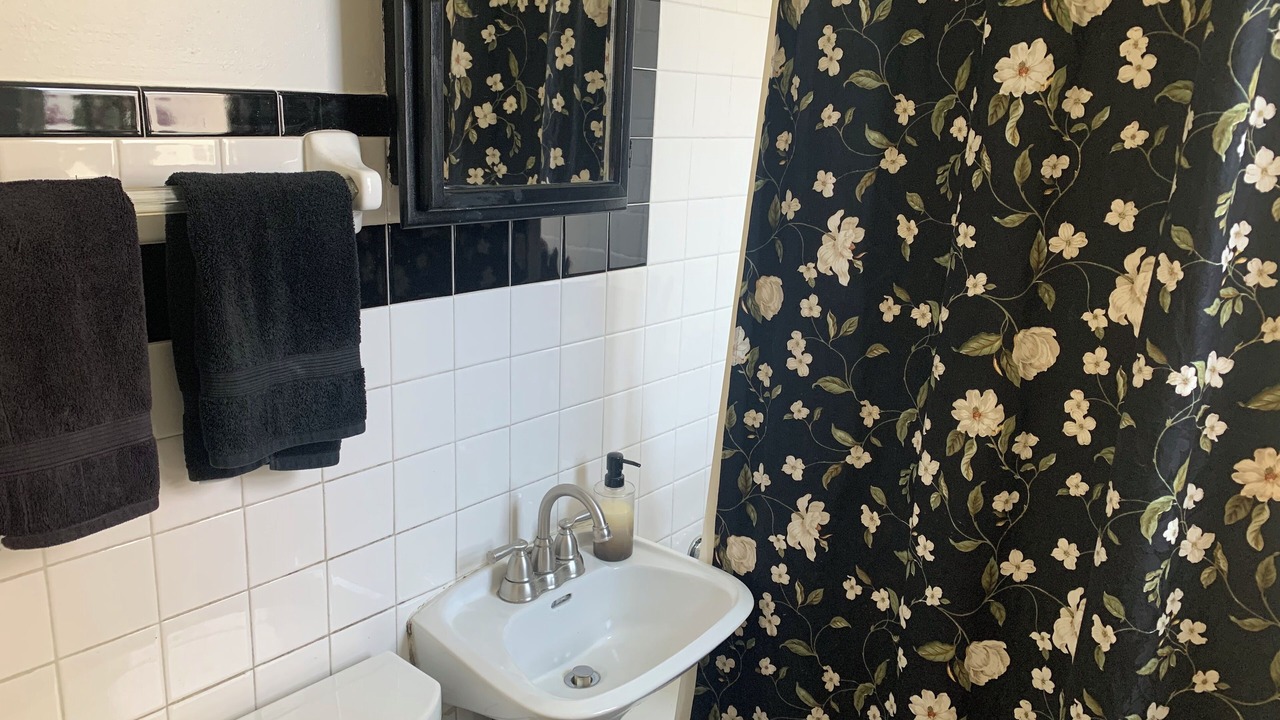 Photo of Bathroom in East Hyde Park
