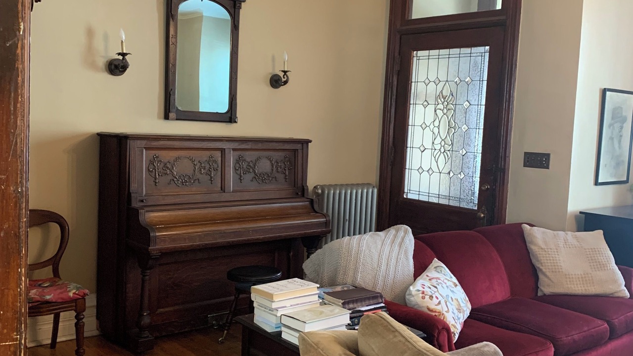 Photo of Livingroom in East Hyde Park