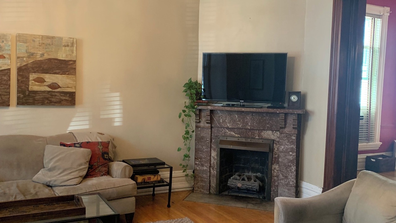 Photo of Livingroom in East Hyde Park