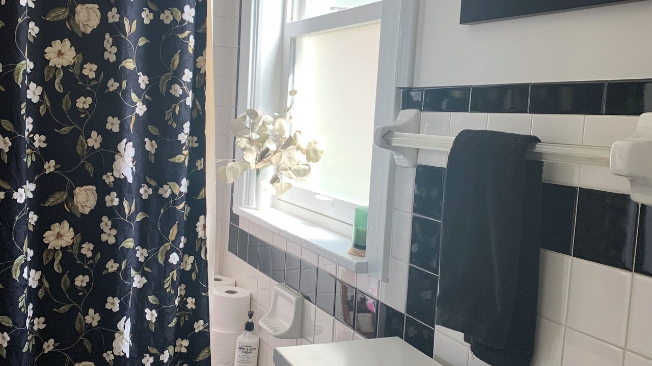 Photo of Bathroom in East Hyde Park