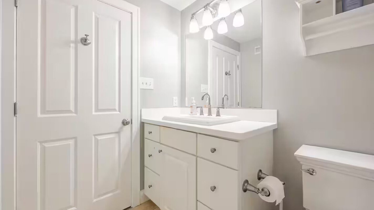 Photo of Bathroom in Cardozo