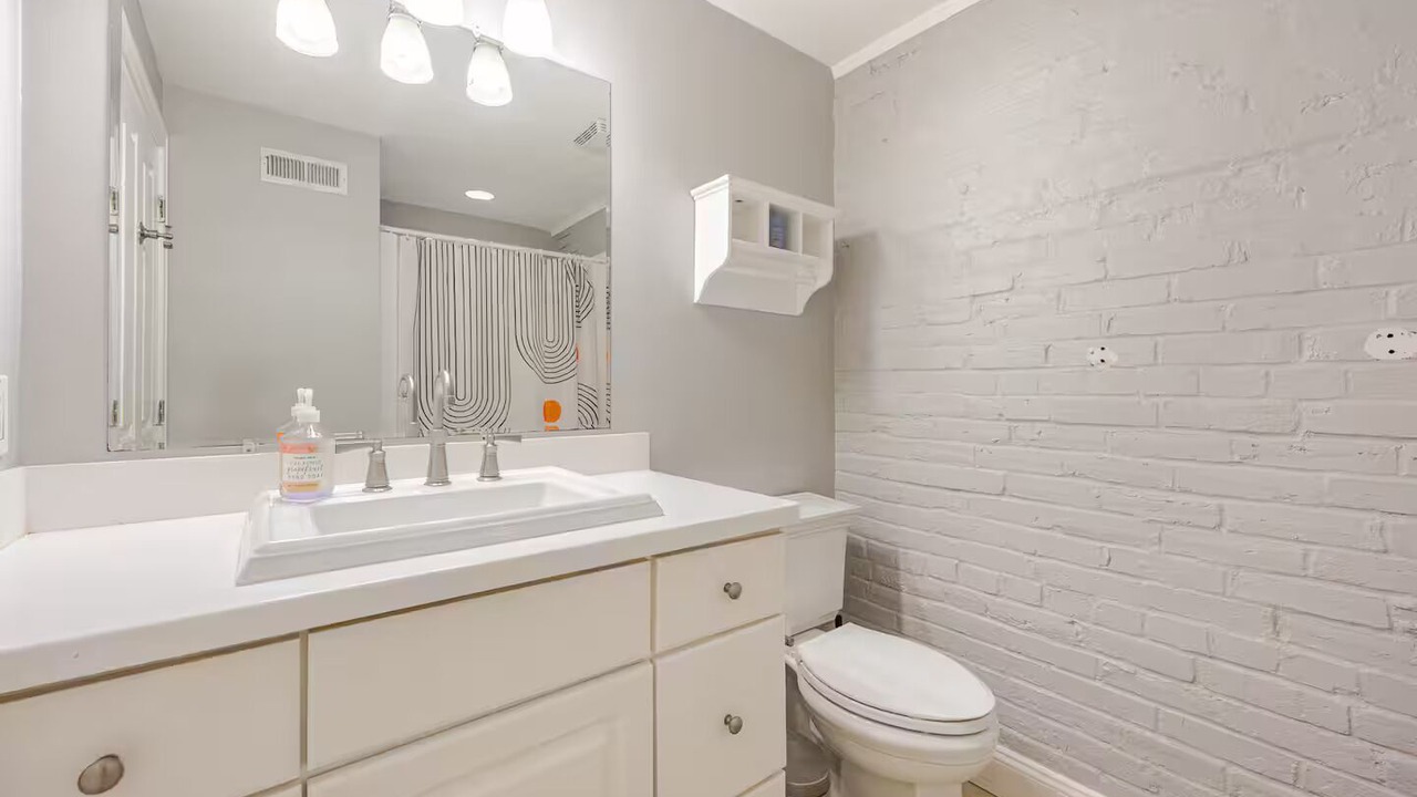 Photo of Bathroom in Cardozo