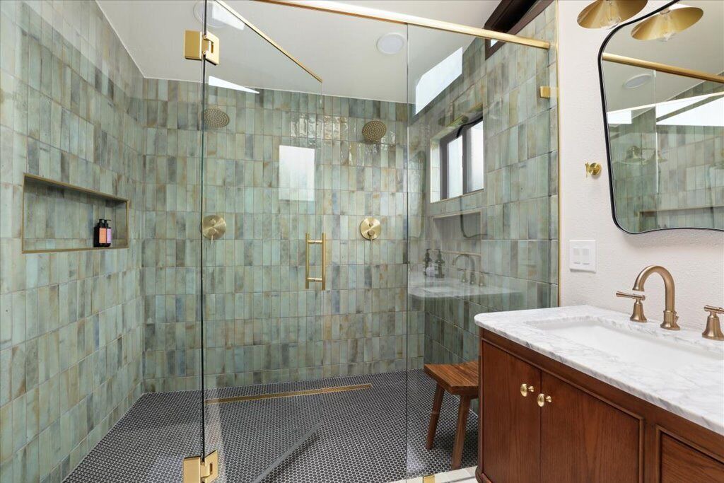 Photo of Bathroom in Oak Harbor