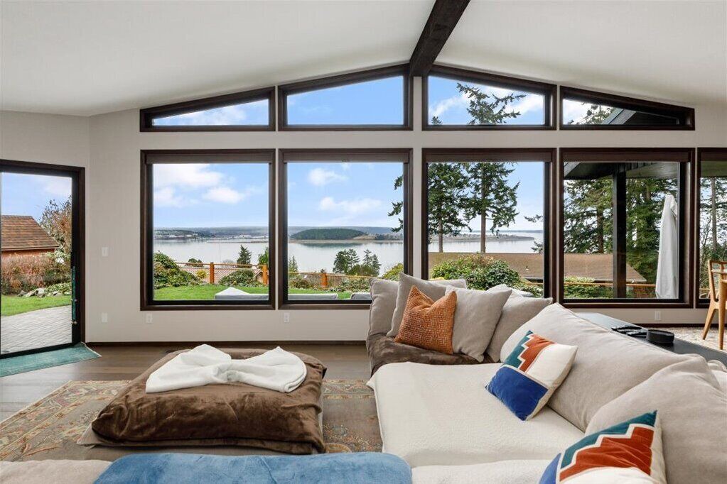Photo of Livingroom in Oak Harbor