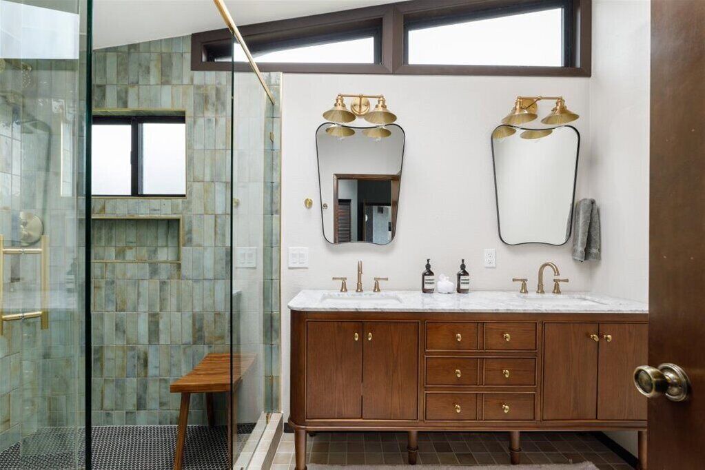 Photo of Bathroom in Oak Harbor