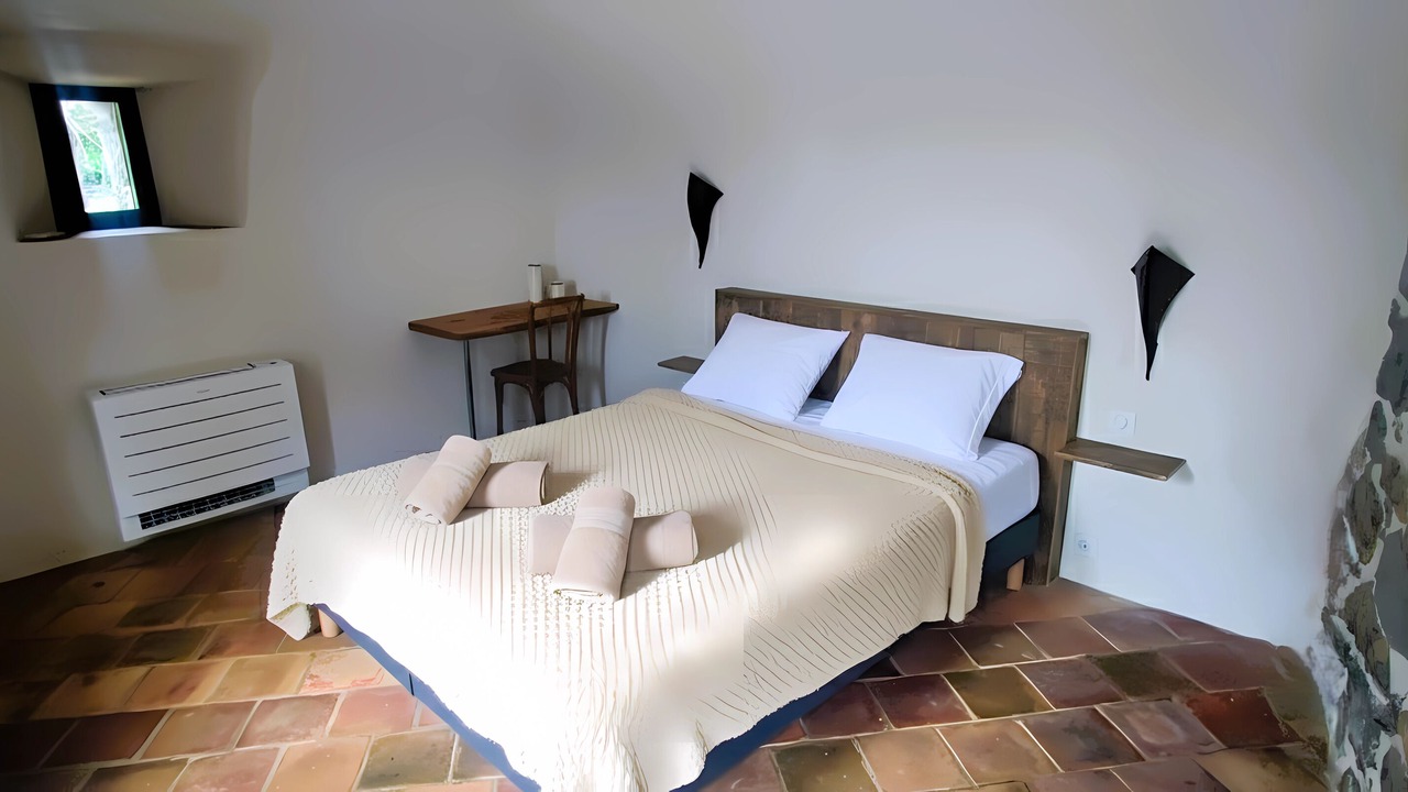 Photo of Bedroom in Besseges