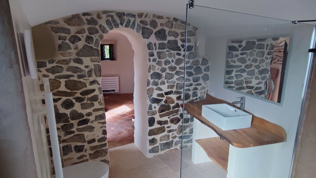 Photo of Bathroom in Besseges