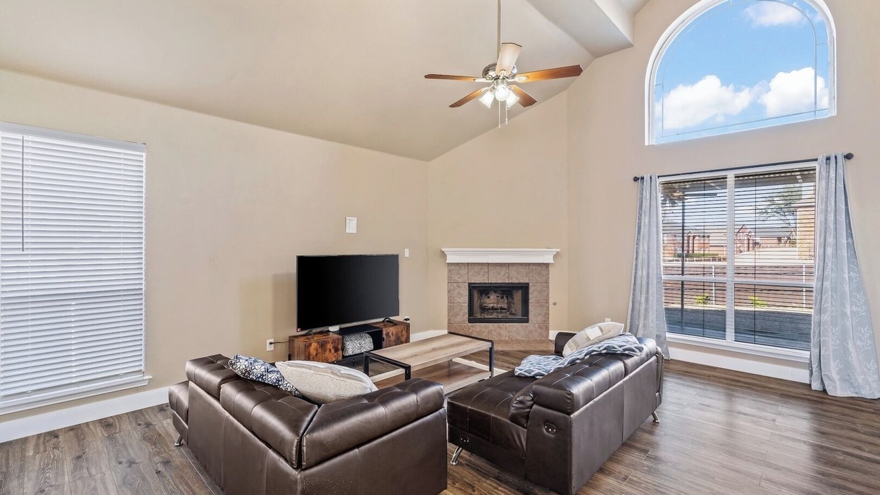 Photo of Livingroom in Northwest Carrollton