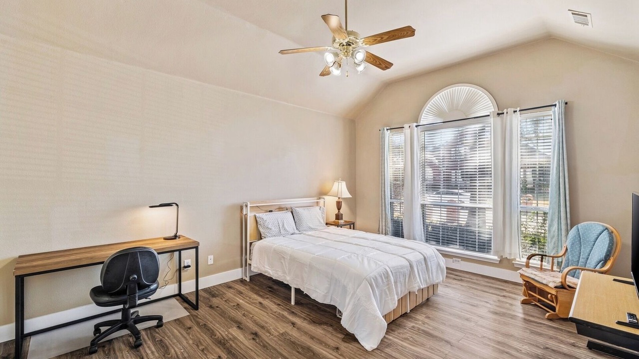 Photo of Bedroom in Northwest Carrollton