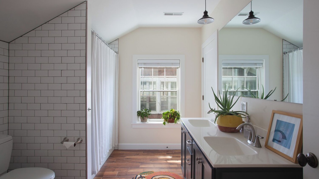 Photo of Bathroom in South Hyde Park