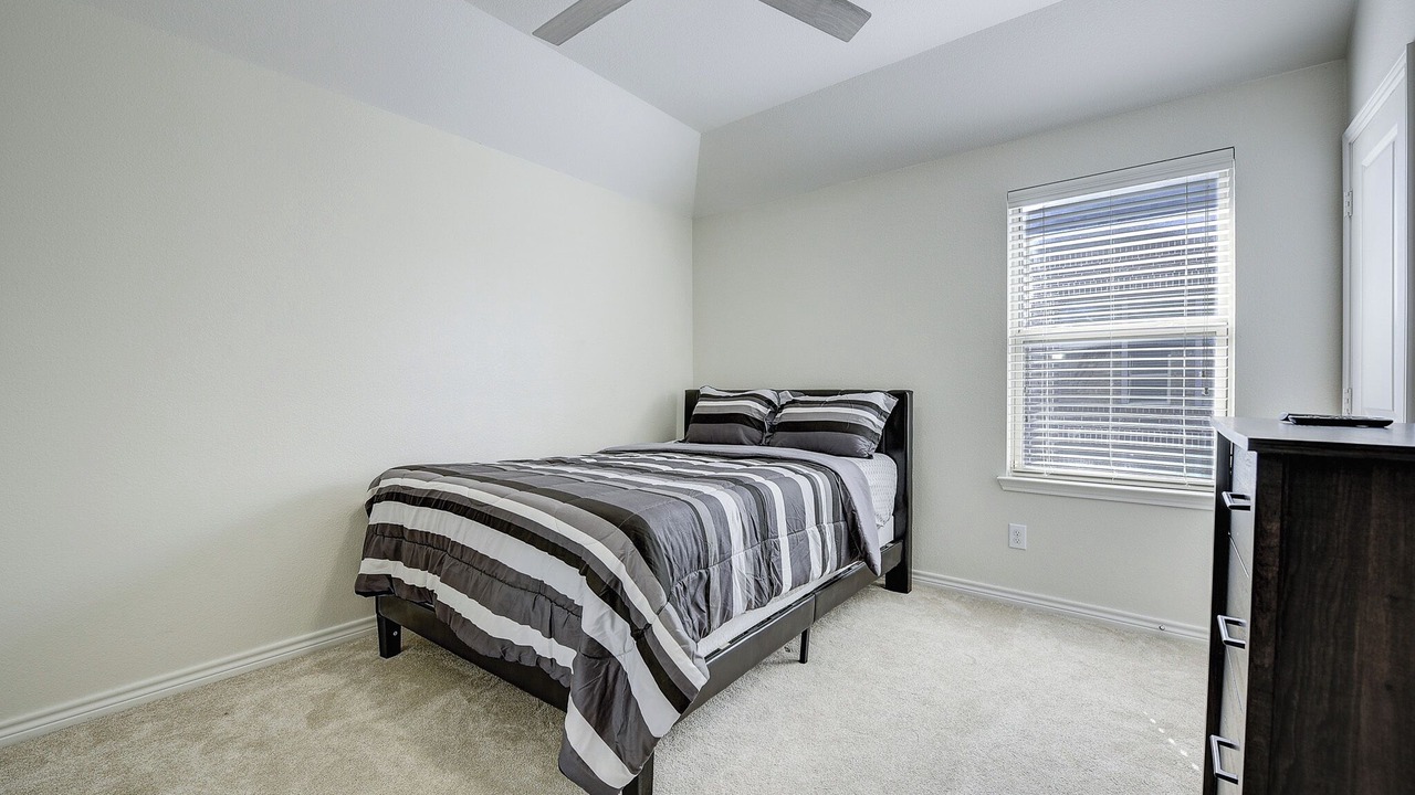 Photo of Bedroom in Oak Point