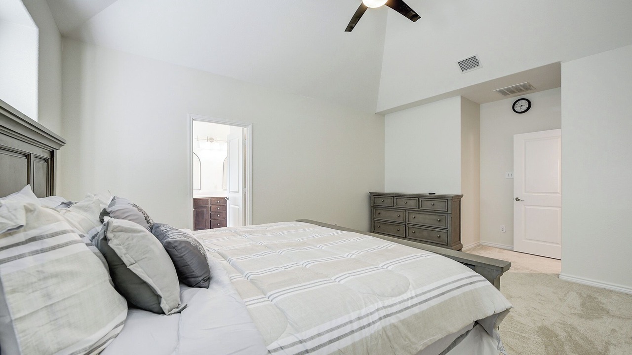 Photo of Bedroom in Oak Point