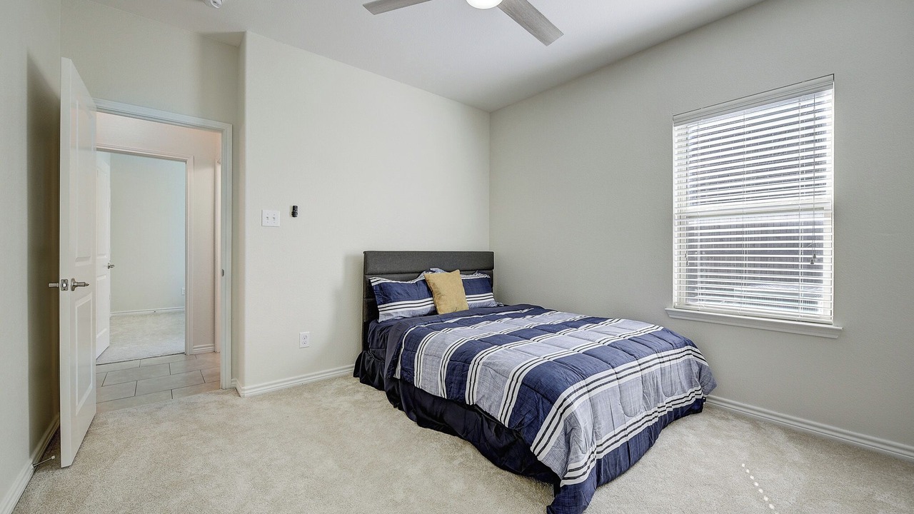Photo of Bedroom in Oak Point