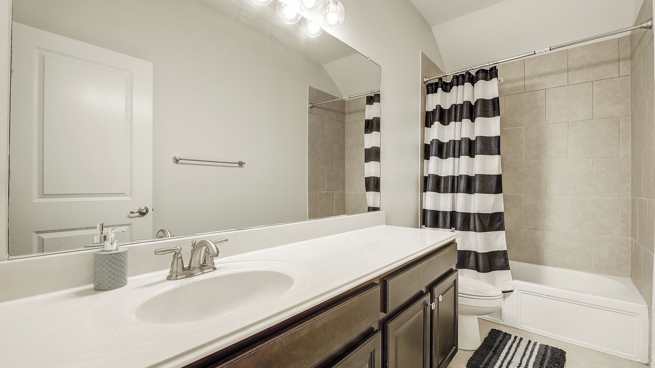 Photo of Bathroom in Oak Point