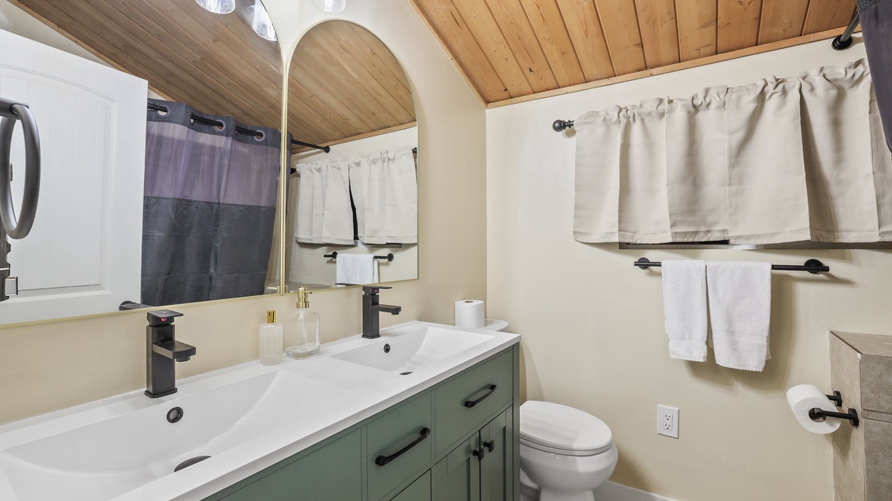 Photo of Bathroom in Sierra Tract