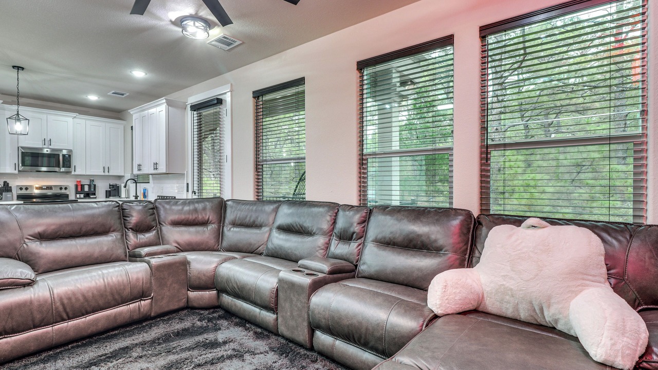 Photo of Livingroom in Bastrop