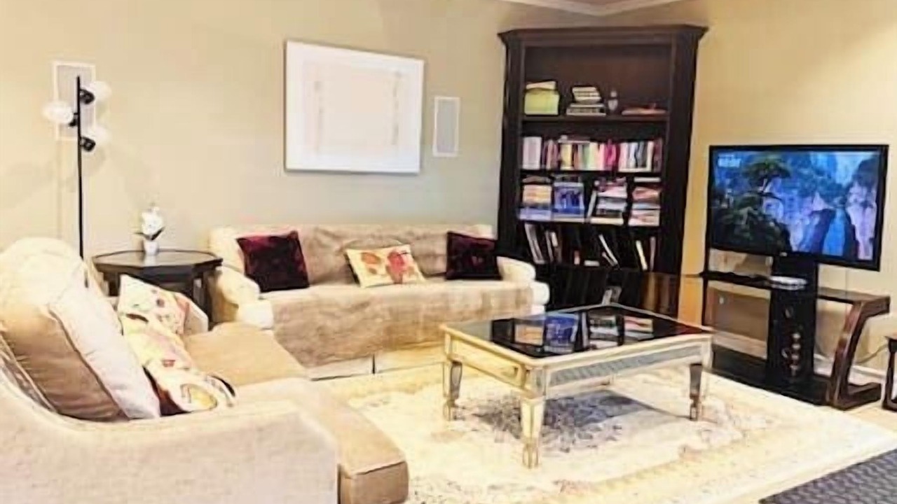Photo of Livingroom in Central Erin Mills