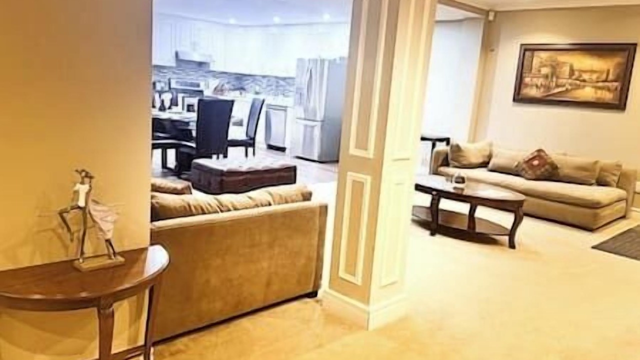 Photo of Livingroom in Central Erin Mills