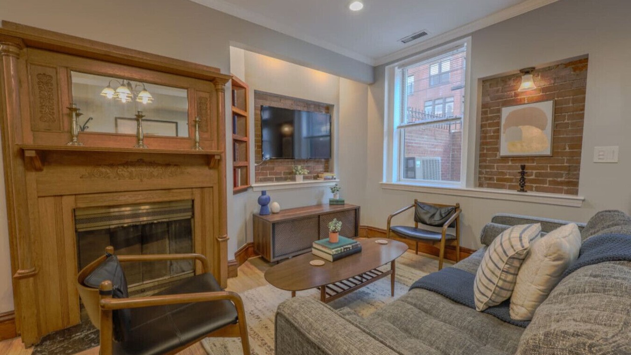 Photo of Livingroom in Back Bay