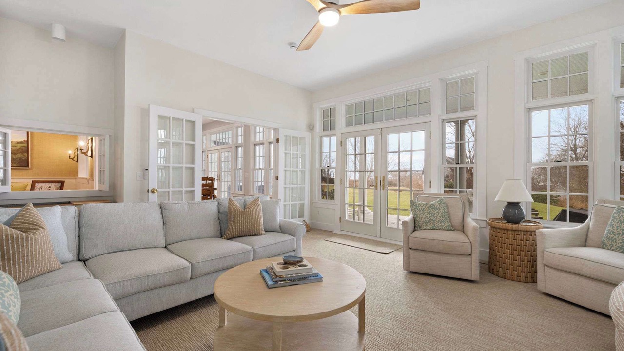 Photo of Livingroom in Narragansett