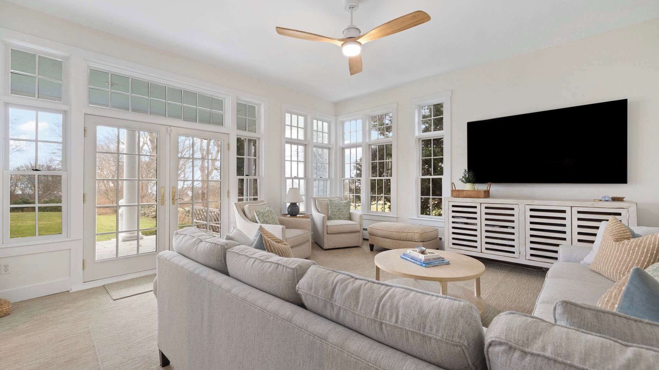 Photo of Livingroom in Narragansett
