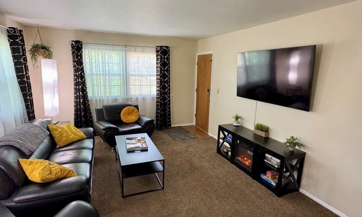 Photo of Livingroom in Avon