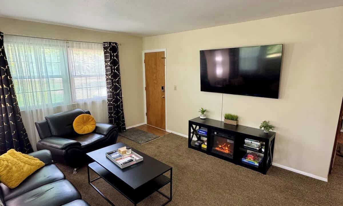 Photo of Livingroom in Avon