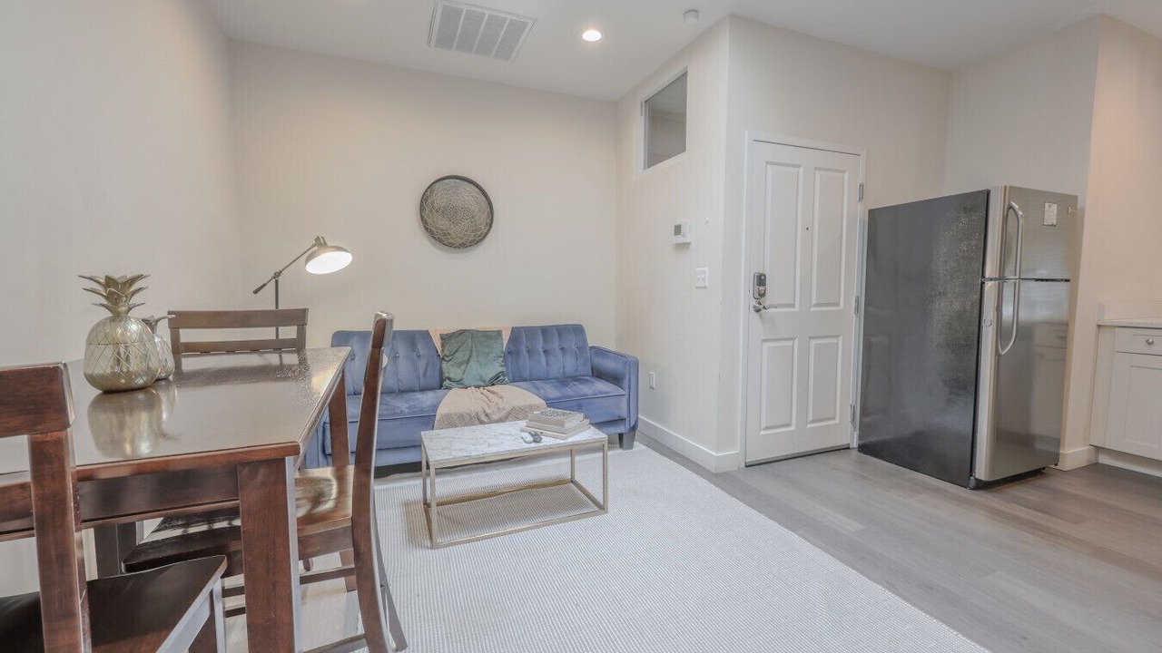 Photo of Livingroom in Downtown Boston