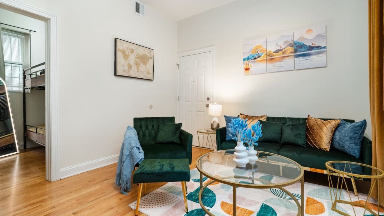 Photo of Livingroom in West Town