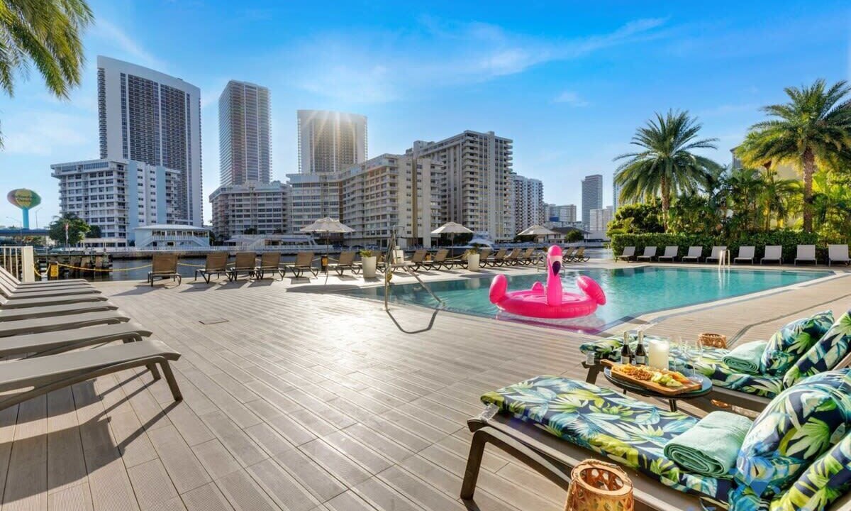Photo of Outdoor in Hallandale Beach