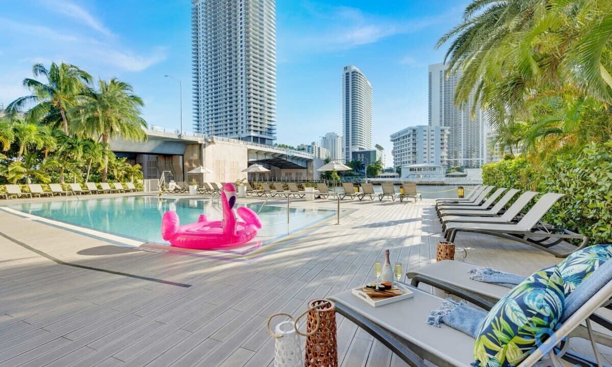 Photo of Outdoor in Hallandale Beach