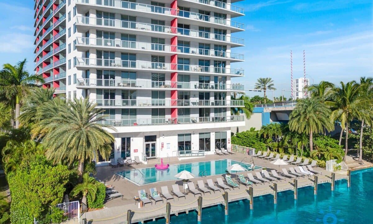 Photo of Outdoor in Hallandale Beach
