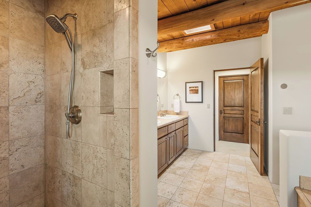 Photo of Bathroom in La Tierra