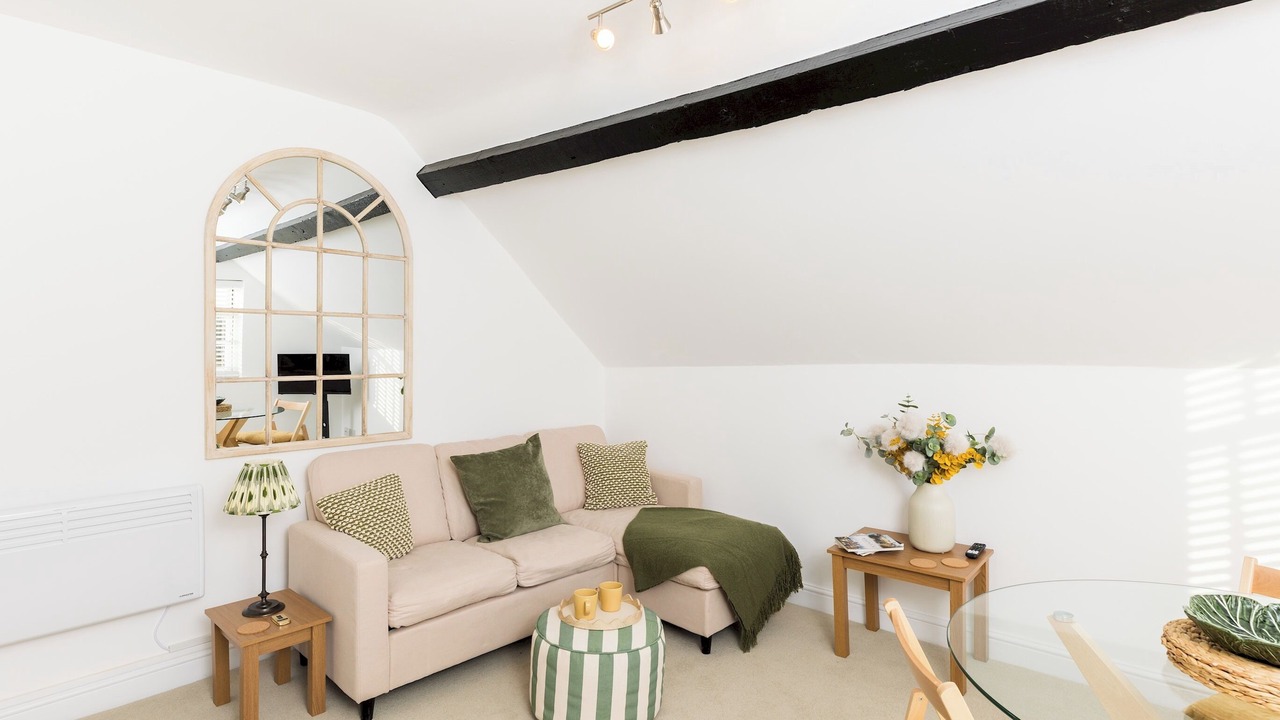 Photo of Livingroom in Warwick Town Centre