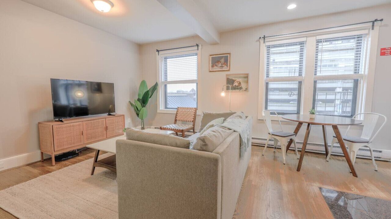 Photo of Livingroom in Theatre District