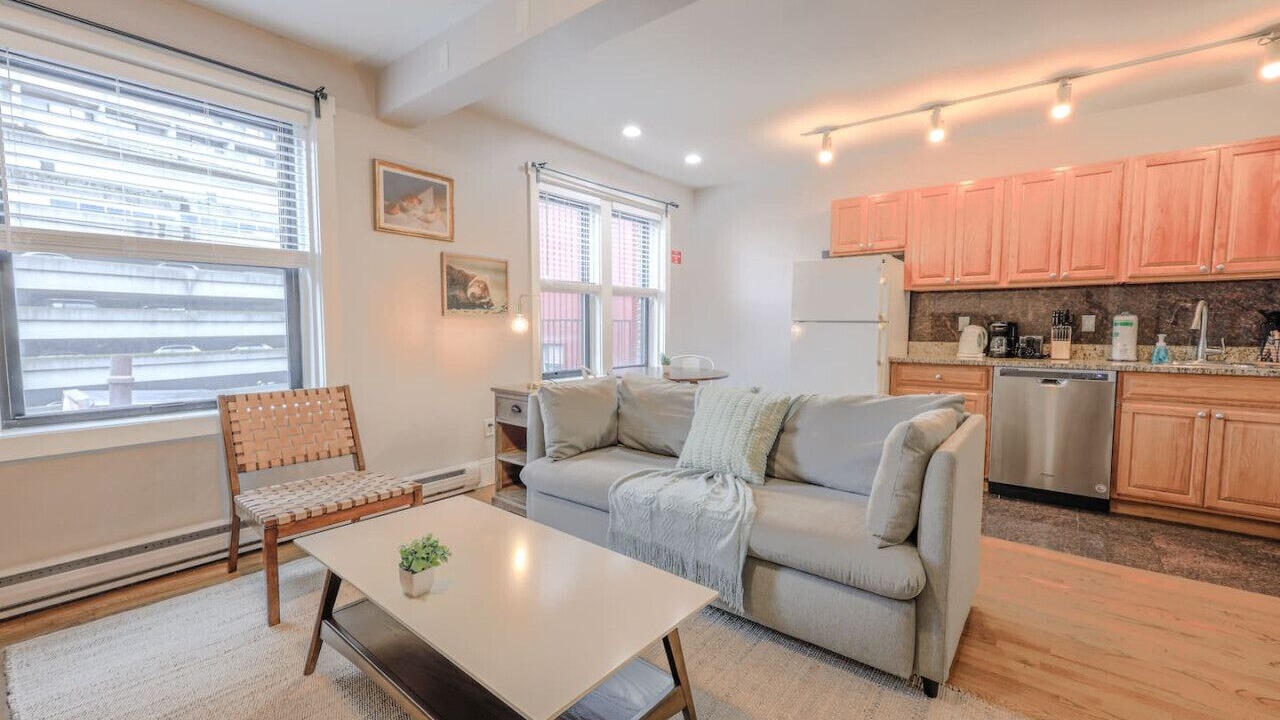 Photo of Livingroom in Theatre District