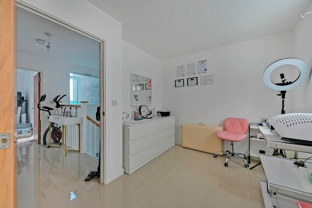 Photo of Others in Thames