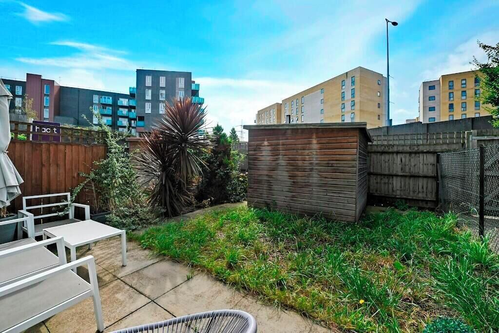 Photo of Patio Balcony in Thames