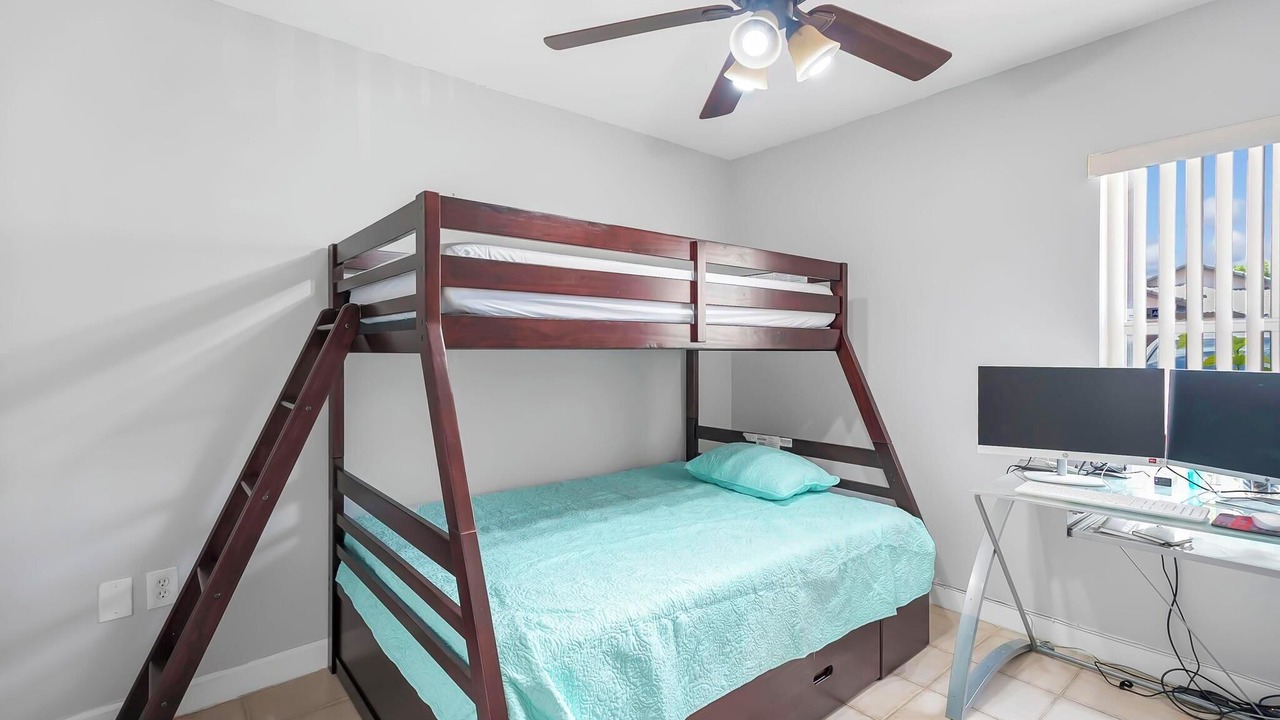 Photo of Bedroom in Ludlam