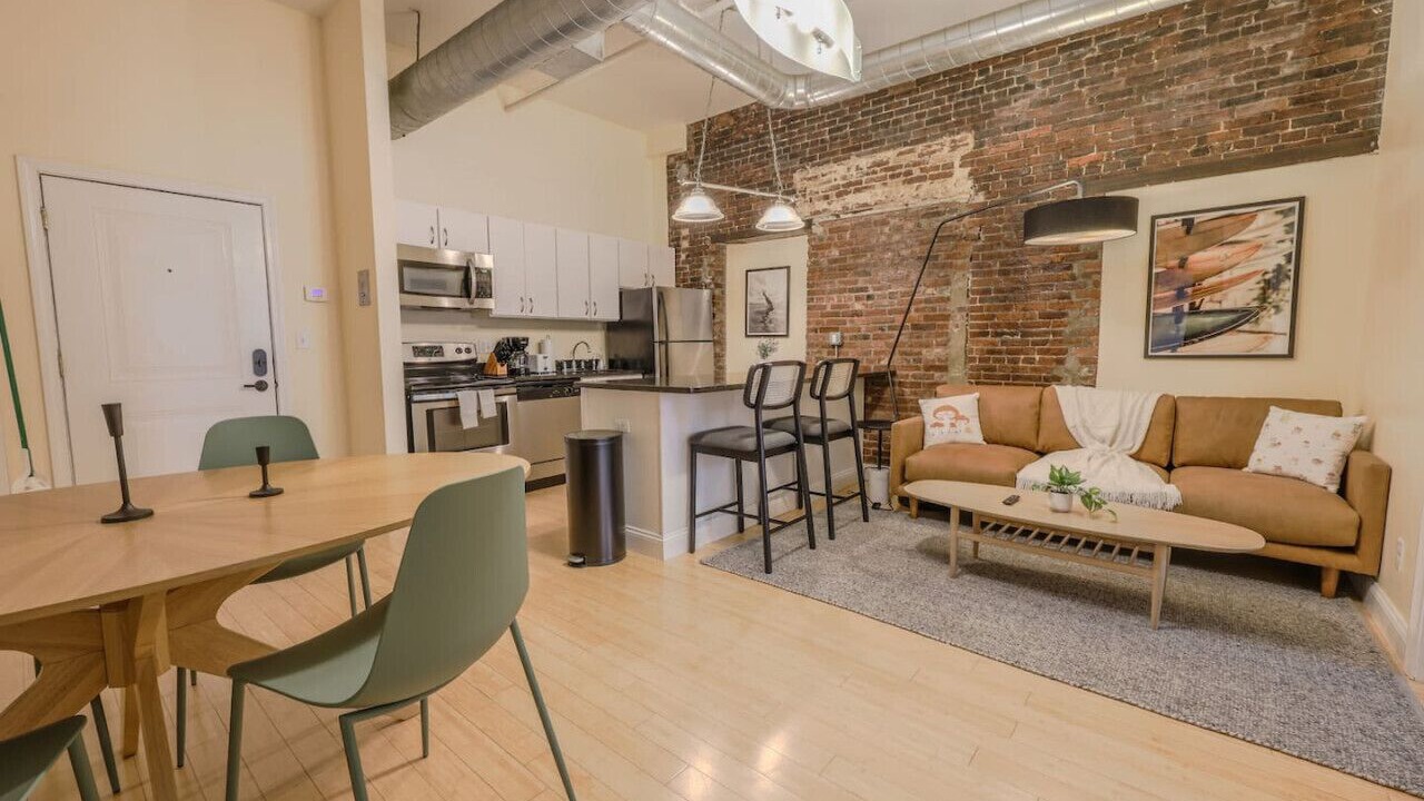 Photo of Livingroom in Downtown Boston