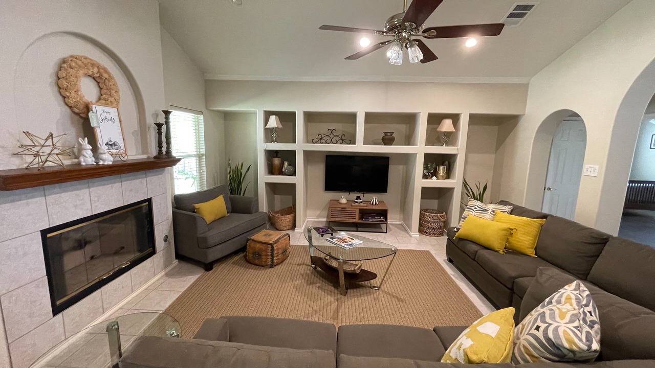 Photo of Livingroom in Leon Valley