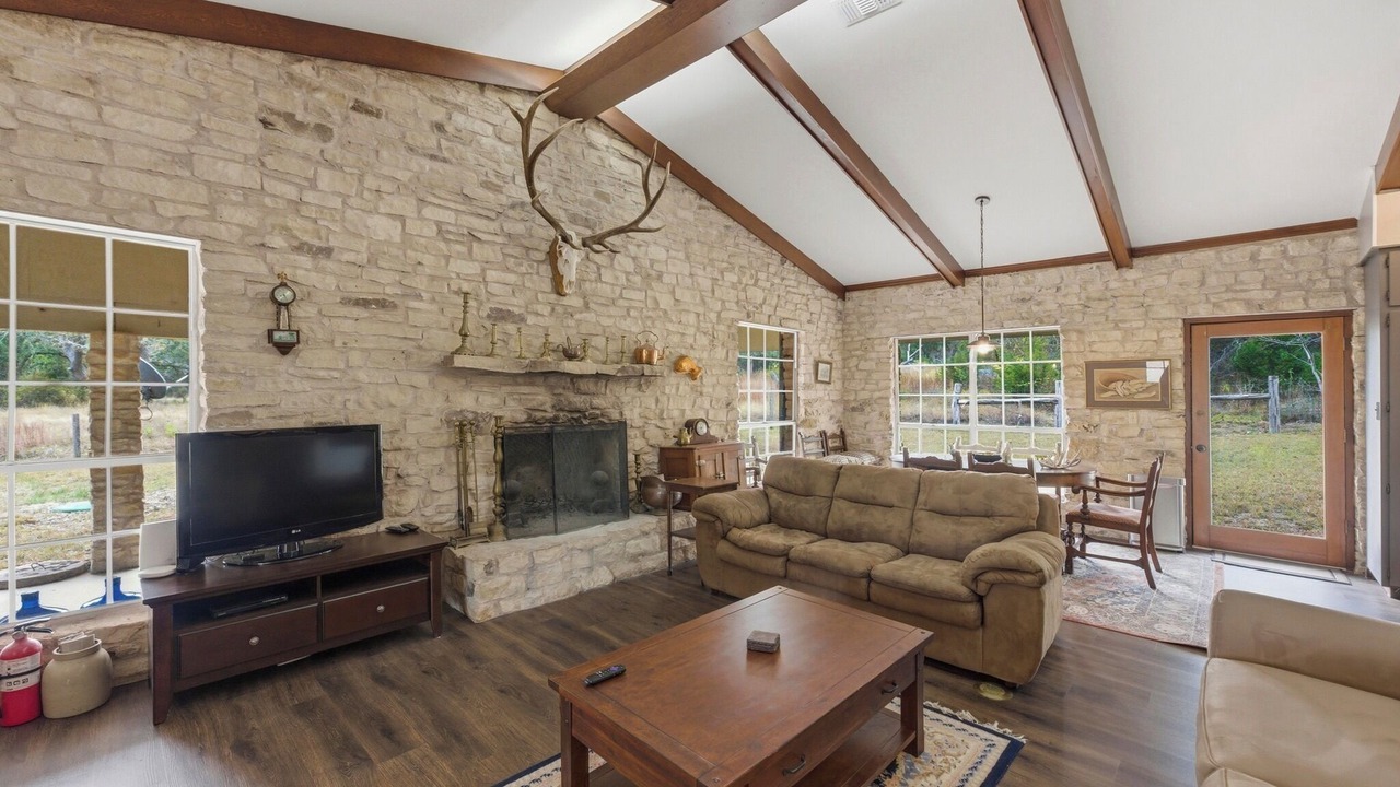 Photo of Livingroom in Dripping Springs